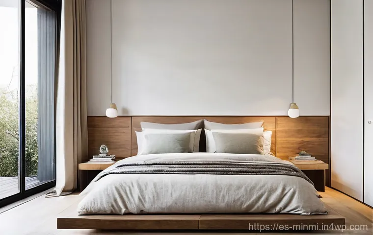 미니멀 럭셔리 제품을 활용한 공간 계획 - **A Serene and Luminous Minimalist Living Room:**
    A bright, minimalist, and luxurious living roo...
