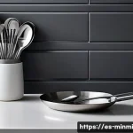 Home 22 미니멀 럭셔리 주방용품 리스트 - A sleek, modern minimalist kitchen scene showcasing premium stainless steel utensils with polished, ...