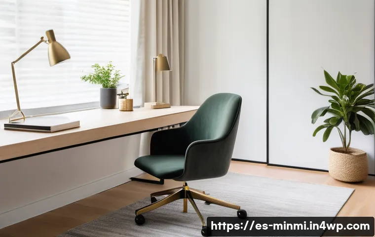미니멀 럭셔리 홈 오피스 인테리어 - A modern minimalist home office featuring a light wood desk with hidden drawers, a sleek ergonomic c...